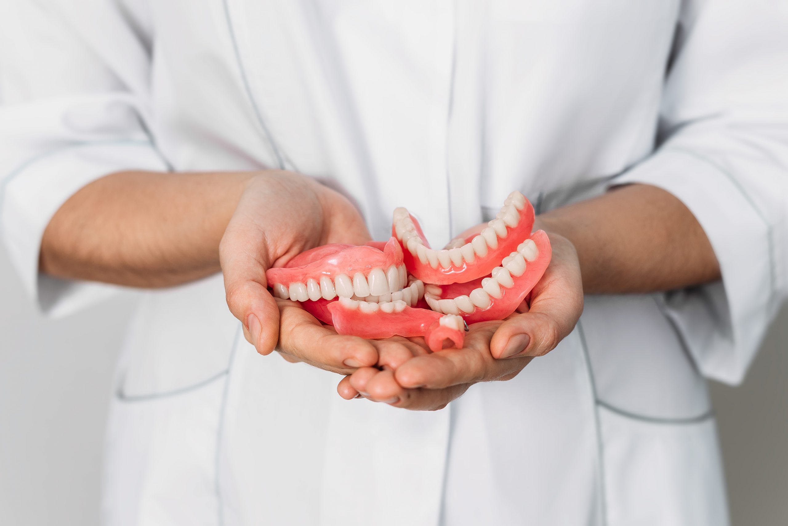 Denutres in the hands of a dentist
