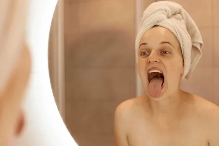 How to clean your tongue